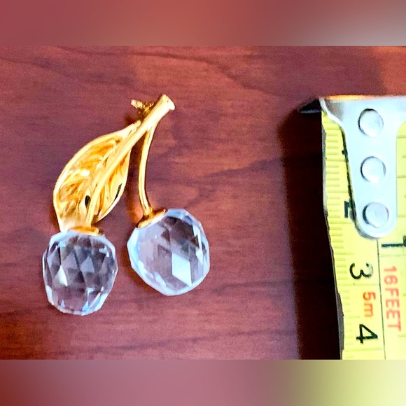 Vintage Swarovski crystal collection brooch pin cherries with gold plated leaf - Picture 12 of 12